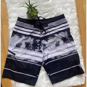Globe Vapor8 Men's Board Shorts Swimwear Size 34